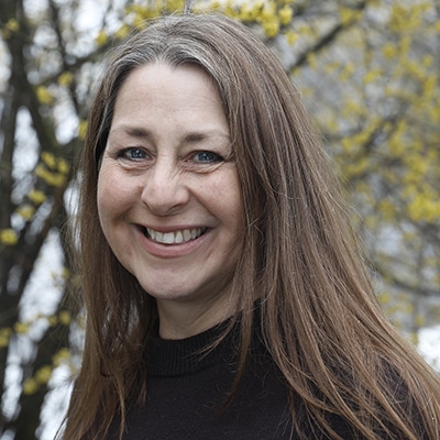 Headshot of Caroline Edwards